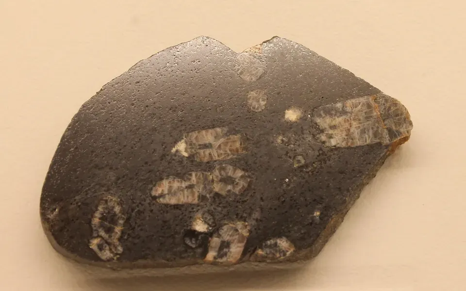 Andalousite, pierre naturelle