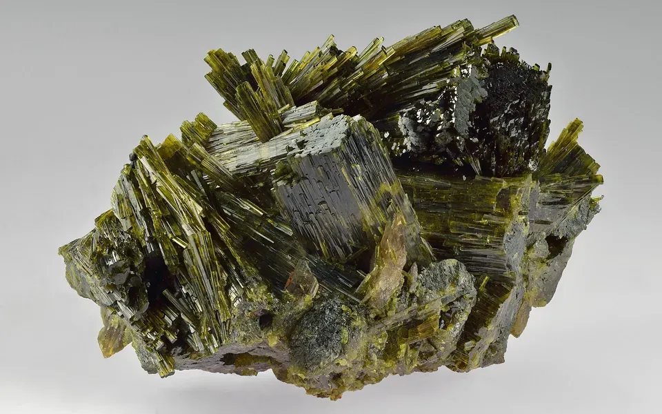 Epidote, pierre naturelle