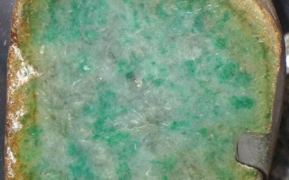 Jade, pierre naturelle